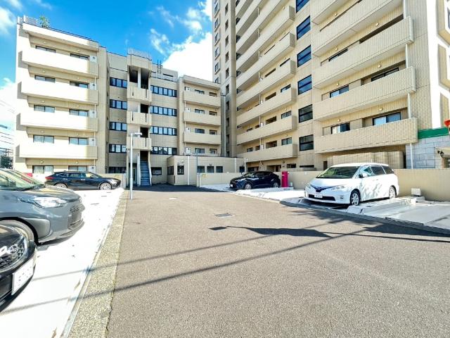 ダイアパレスグランフォート学園前 駐車場