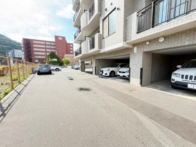 ライオンズマンション伏見通り 駐車場