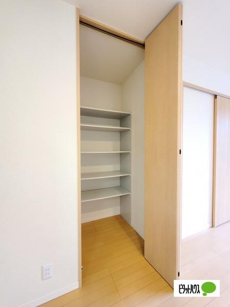 シャーメゾン園部（102） 収納