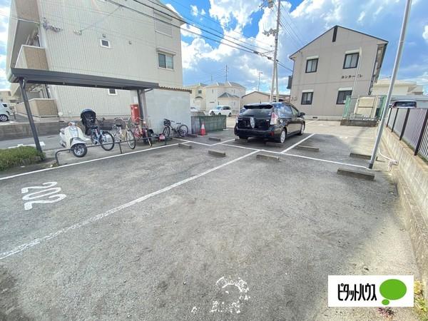 カンタービレ（103） 駐車場