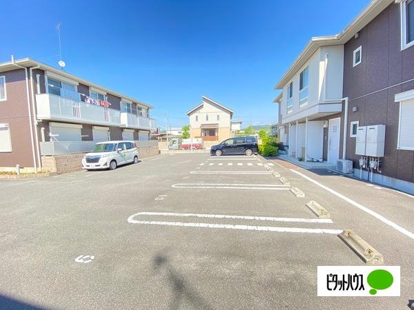 シャーメゾン伊太祈曽（101） 駐車場