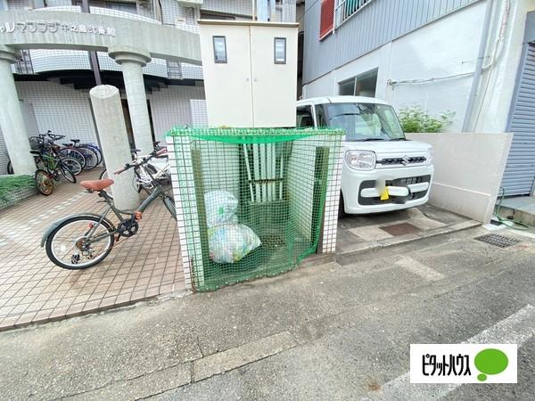 シャルマンフジ中之島弐番館（208） 駐車場