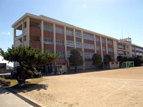 和歌山市立明和中学校：454m