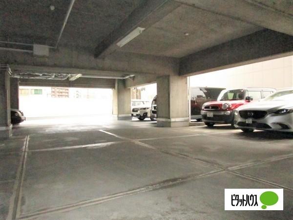 パリ・シャトー本町（403） 駐車場