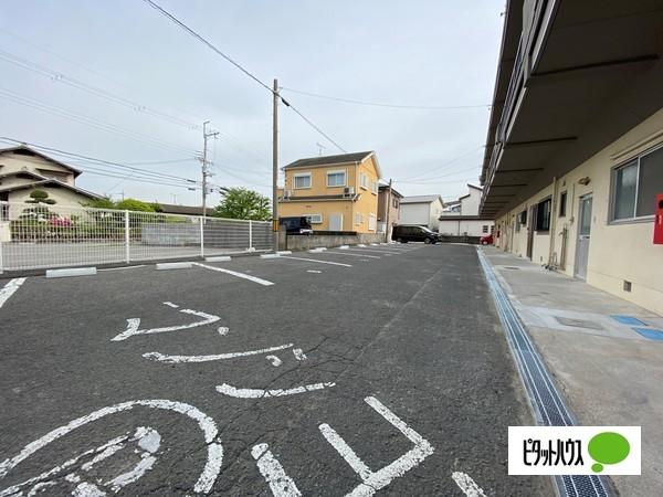 山路マンション 駐車場