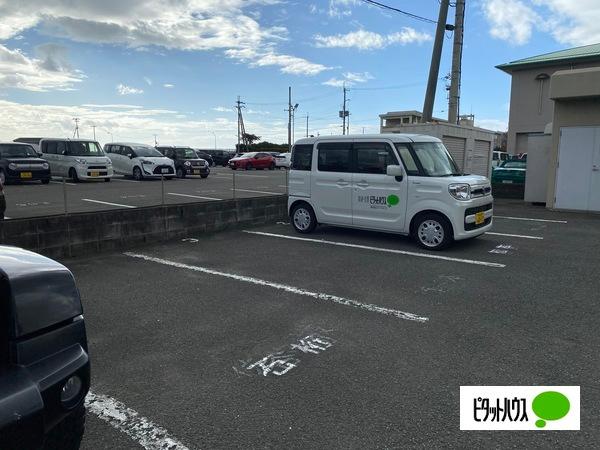 メゾン山水Ⅱ（311） 駐車場