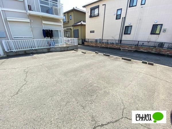 フレグランスせせらぎ（201） 駐車場