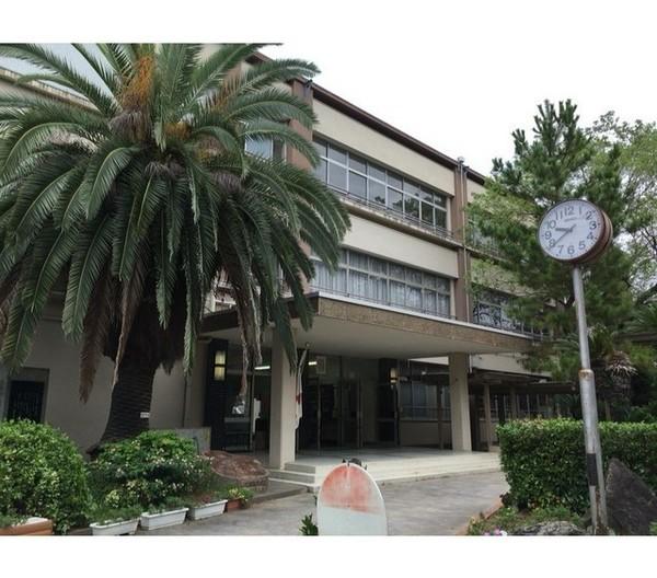 和歌山市立太田小学校：649m