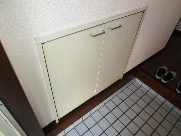 プレジール関戸（101） 玄関