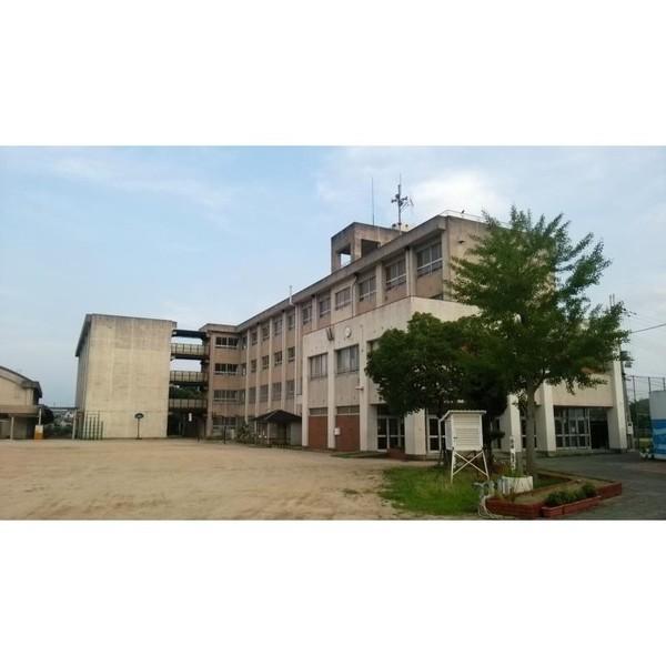 和歌山市立楠見西小学校：167m