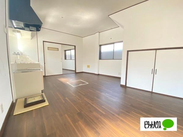 和歌山市東高松一戸建 リビング