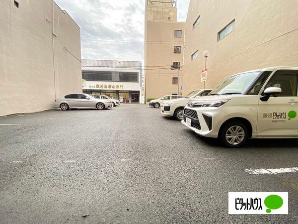 プリムローズ（702） 駐車場