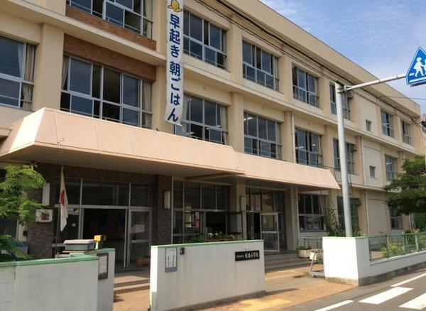 和歌山市立有功小学校：918m