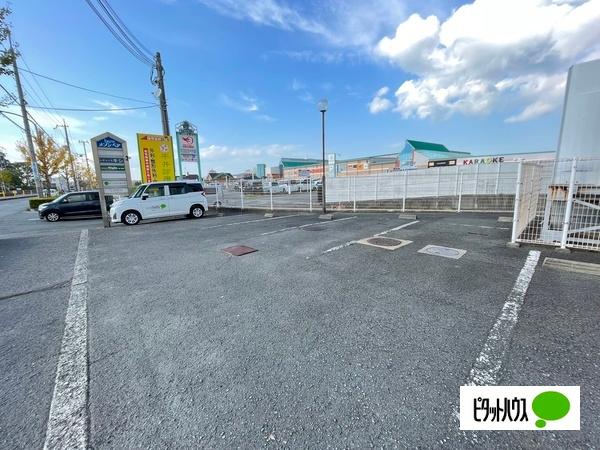 ヤマイチPLAZAメゾンベア（302） 駐車場