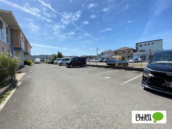 ブランシェS（101） 駐車場