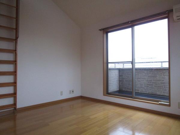 ラ・グラース吹屋町（2-B） リビング