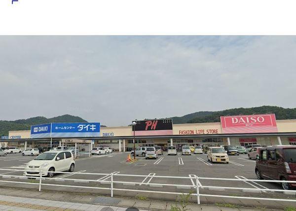 DCMダイキ和歌山北バイパス店：2105m