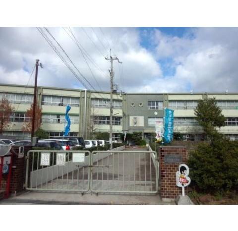 和歌山市立野崎西小学校：424m