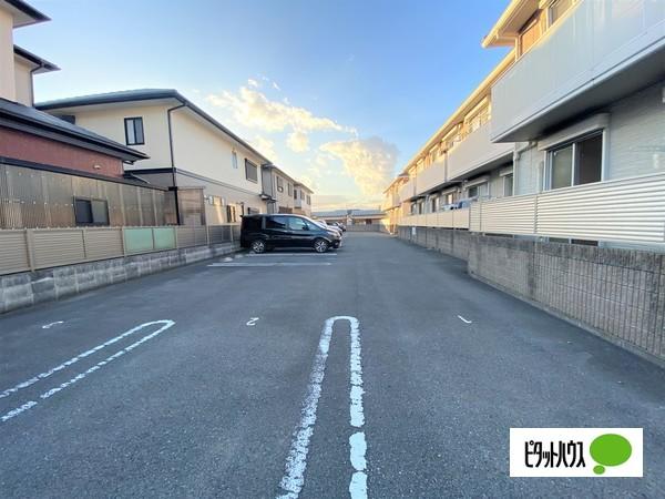 シャーメゾン彩都Ａ（107） 駐車場