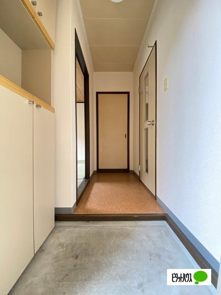 タウニィ名草（103） 玄関