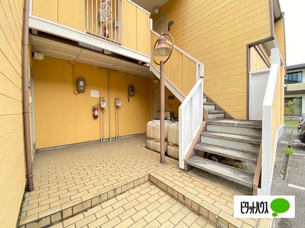 タウニィ名草（103） エントランス
