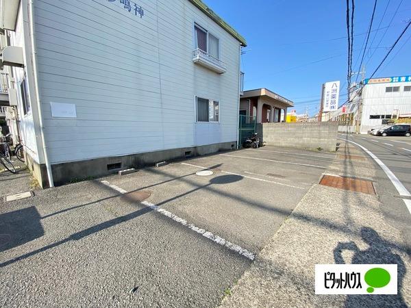 プレジール鳴神（202） 駐車場