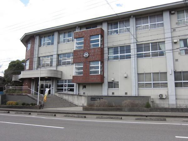 和歌山市立和歌浦小学校：341m