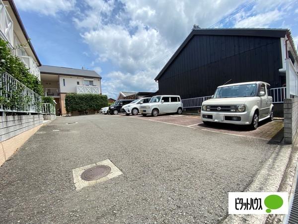 ガーデンハイツ湯浅（103） 駐車場