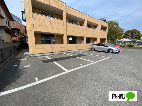 コンフォルト（102） 駐車場