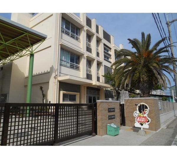 和歌山市立西脇小学校：585m