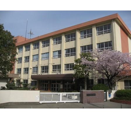 和歌山市立浜宮小学校：647m
