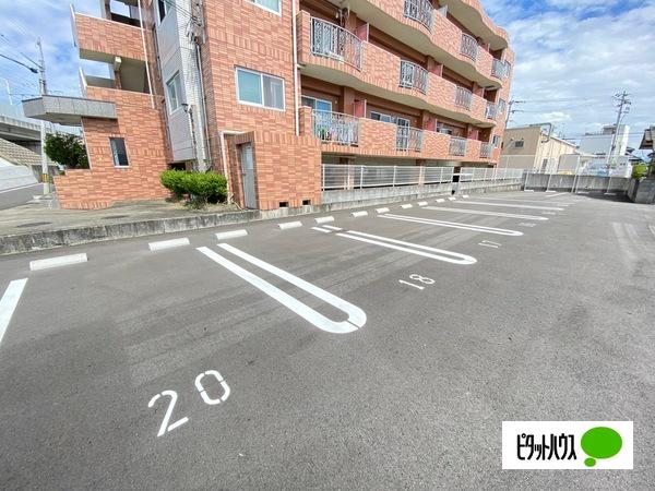 カサ・デ西かのだ（301） 駐車場