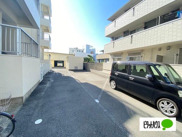 サンハイツ中之島（406） 駐車場