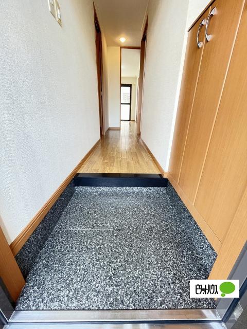 コムス・エルアール（103） 玄関