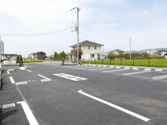 ソレイユ尾崎Ⅱ（205） 駐車場