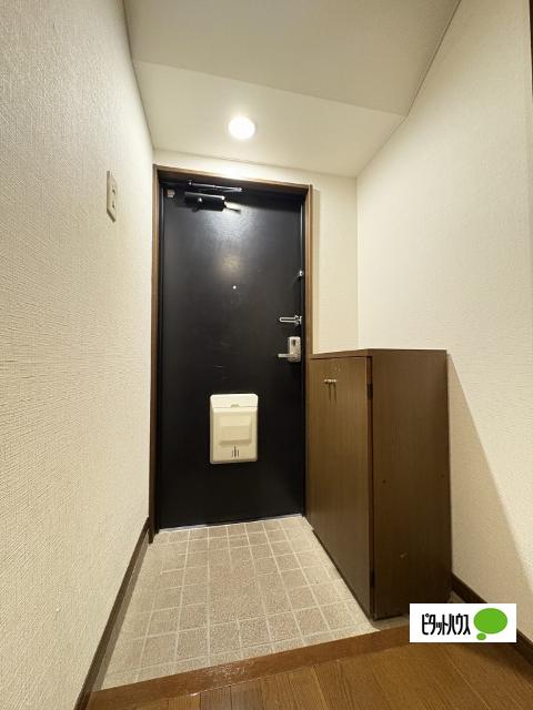 フローラ重根（302） 玄関