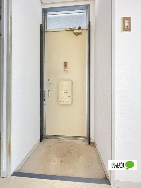 take HOUSE（102） 玄関