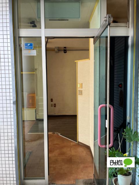 岡本ビル 玄関
