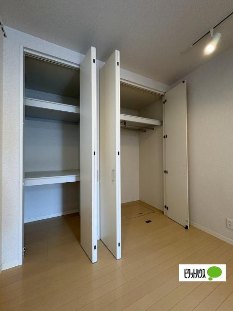 テラス新中通（101） 収納
