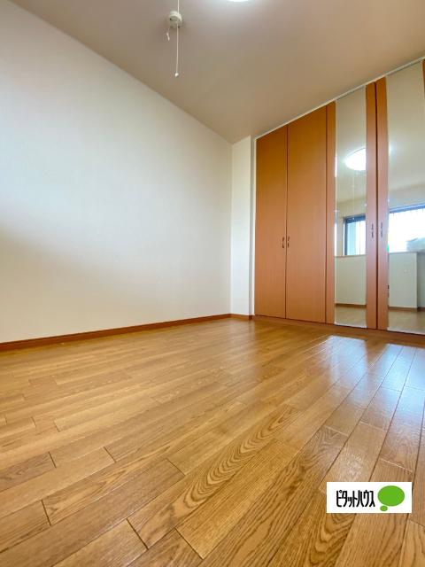 グレイシャスパレス千代（102） 部屋画像
