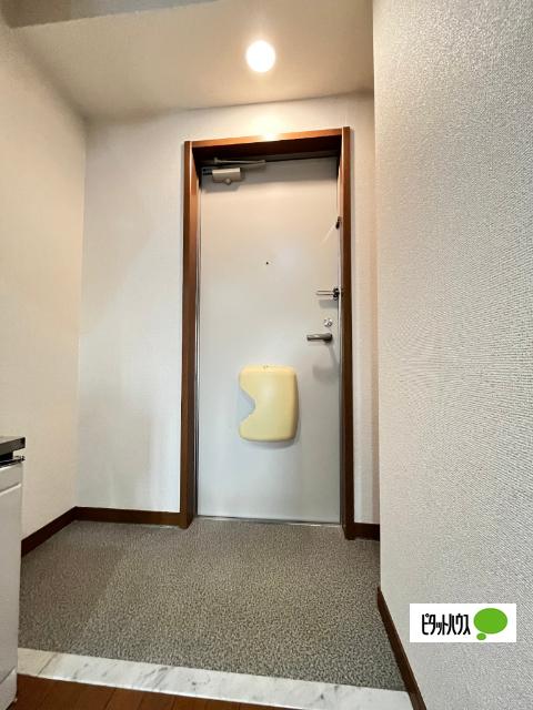 エタニティコートⅡ番館（102） 玄関