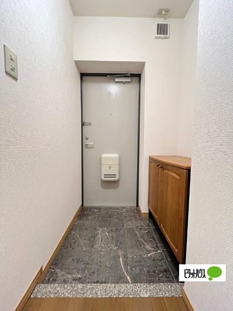 グランピークス津秦（102） 玄関