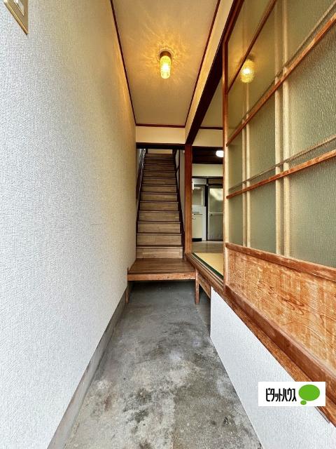 和歌山市和歌浦東一戸建 玄関
