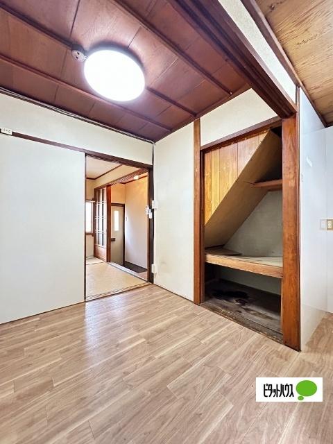 和歌山市和歌浦東一戸建 リビング