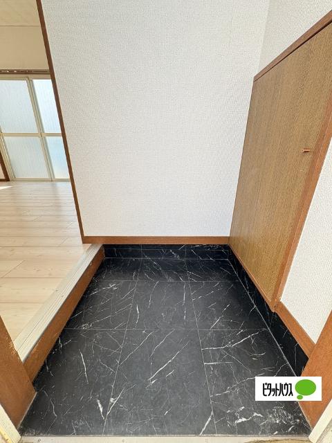 サザンハイツ六十谷（E） 玄関