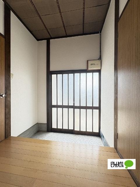 和歌山市鳴神一戸建 玄関