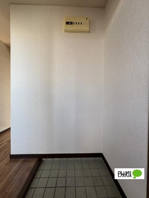 納定シルク館（301） 玄関