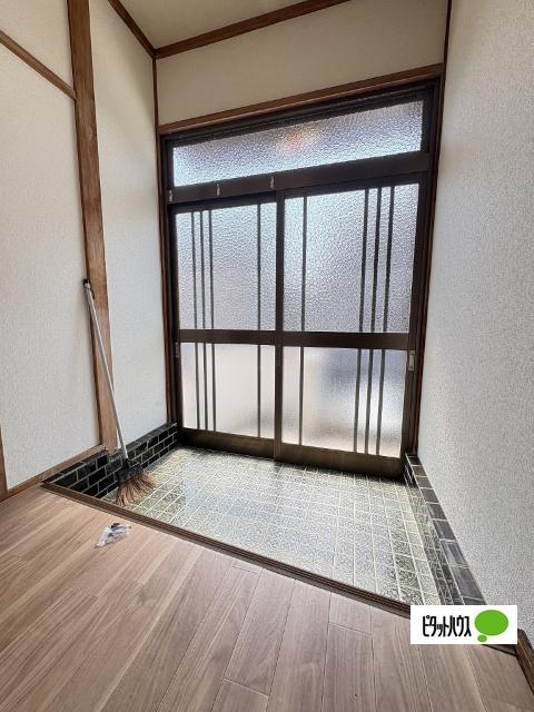 和歌山市六十谷戸建（-） 玄関