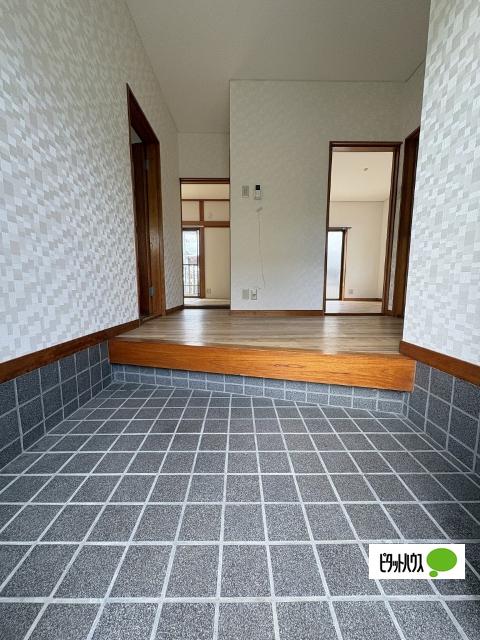 岩出市西安上一戸建 玄関