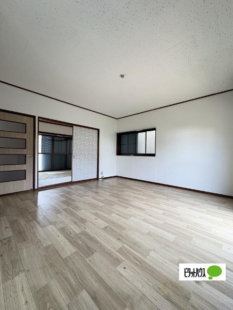 有田市宮原町滝川原一戸建 リビング